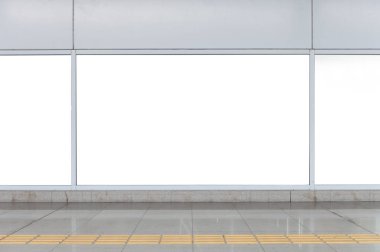 Büyük Pencere ve İsim Yeri olan Dükkan Dükkanı Önü