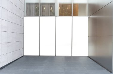 Büyük Pencere ve İsim Yeri olan Dükkan Dükkanı Önü