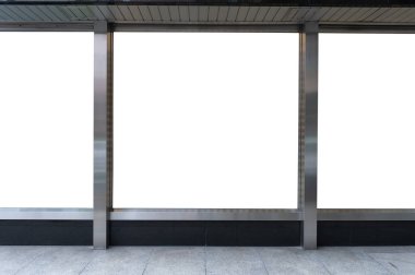 Büyük Pencere ve İsim Yeri olan Dükkan Dükkanı Önü