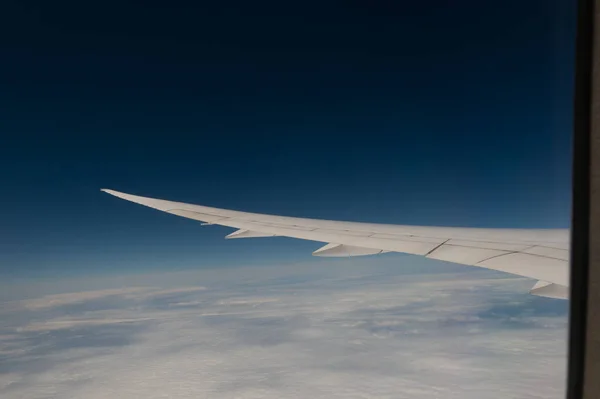 Ala Avión Volando Sobre Las Nubes Cielo —  Fotos de Stock