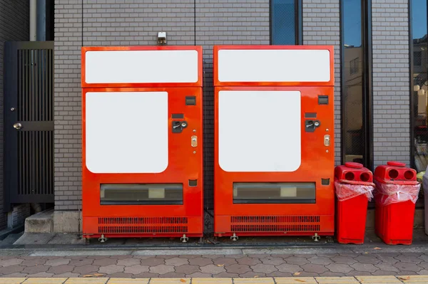 Tomma Vita Hyllor Standard Office Varuautomat — Stockfoto