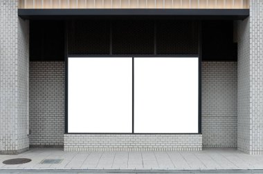 Büyük Pencere ve İsim Yeri olan Dükkan Dükkanı Önü