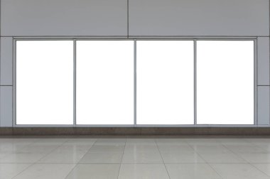 Büyük Pencere ve İsim Yeri olan Dükkan Dükkanı Önü