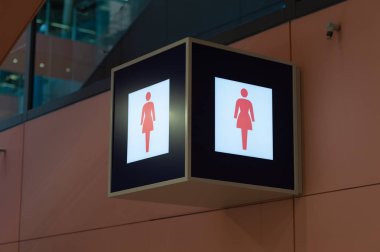 Bayanlar lavabo kadın banyoda genel inşaat iş işareti koyun