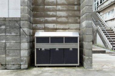 gündüz açık havada şehir çöp kovaları