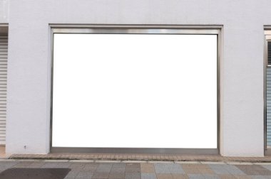 Büyük Pencere ve İsim Yeri olan Dükkan Dükkanı Önü