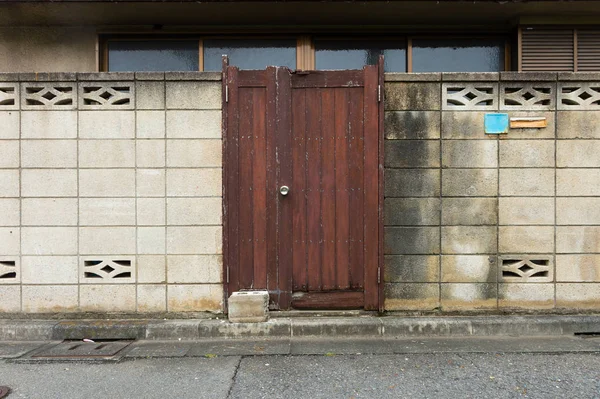 Trottoar Vid Gatuvägg Dörr — Stockfoto