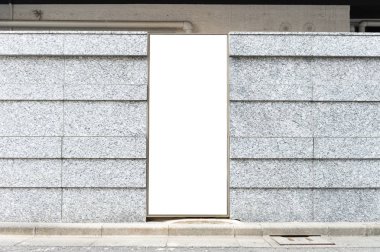 Sokak duvarında kocaman boş bir ilan panosu, kendi metnini ekleyebileceğin pankartlar.