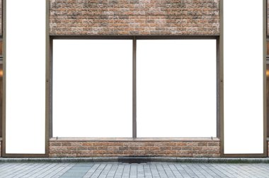 Büyük Pencere ve İsim Yeri olan Dükkan Dükkanı Önü