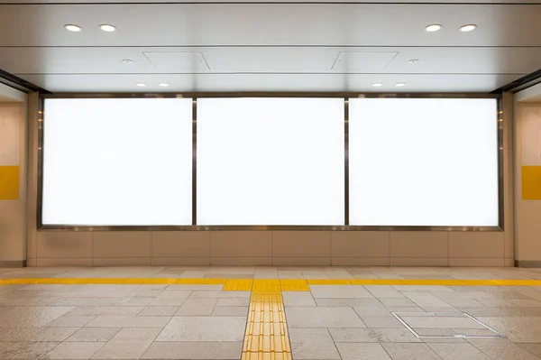 Cartelera Grande Blanco Una Pared Calle Pancartas Con Espacio Para —  Fotos de Stock