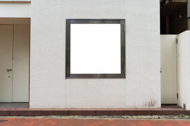 Büyük Pencere ve İsim Yeri olan Dükkan Dükkanı Önü