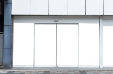 Büyük Pencere ve İsim Yeri olan Dükkan Dükkanı Önü