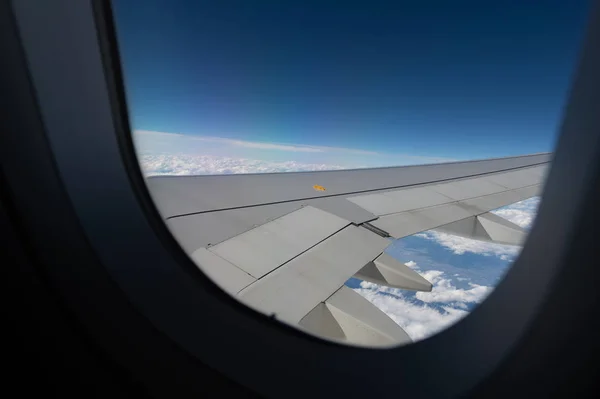 Avión Ala Vista Desde Ventana Hermoso Cielo —  Fotos de Stock