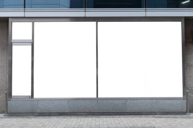 Büyük Pencere ve İsim Yeri olan Dükkan Dükkanı Önü