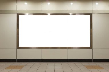 Büyük boş billboard bir sokak duvara afiş eklemek için oda
