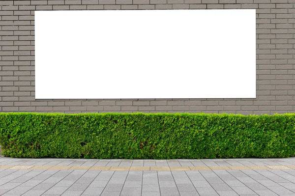 Grande outdoor em branco em uma parede de rua, banners com espaço para adicionar — Fotografia de Stock