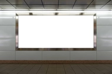 Büyük boş billboard bir sokak duvara afiş eklemek için oda