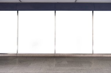 Büyük Pencere ve İsim Yeri olan Dükkan Dükkanı Önü