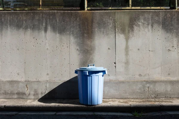 Cubos de basura de ciudad — Foto de Stock