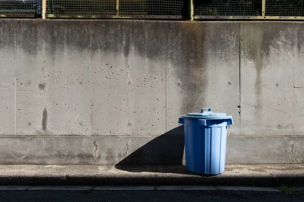 Cubos de basura de ciudad — Foto de Stock