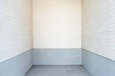 Odadaki boş köşe.