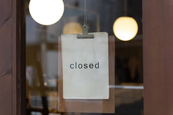 Gesloten bordje in een winkel — Stockfoto