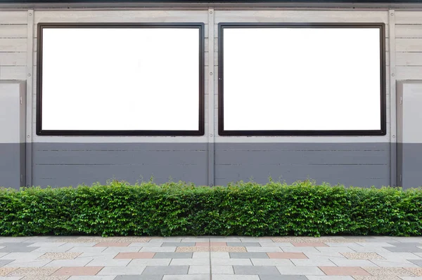 Große leere Plakatwand an einer Straßenwand, Banner mit Platz zum Hinzufügen — Stockfoto