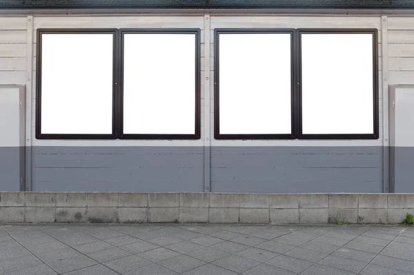 Große leere Plakatwand an einer Straßenwand, Banner mit Platz zum Hinzufügen — Stockfoto