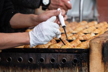 Takoyaki Japonya 'daki en ünlü bir Japon aperatiftir..