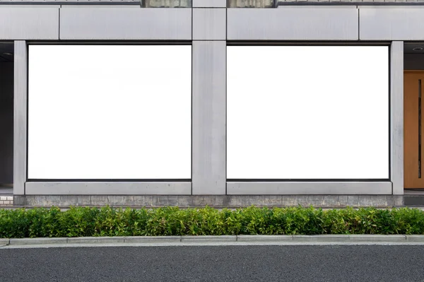 Shop Boutique Store Front med stora fönster och plats för namn — Stockfoto