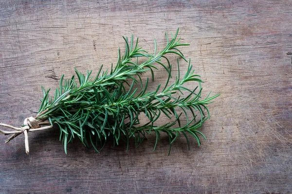 Rosemary Plant Wooden Rustic Table Fresh Organic Herbs Copy Space — Stock Photo, Image