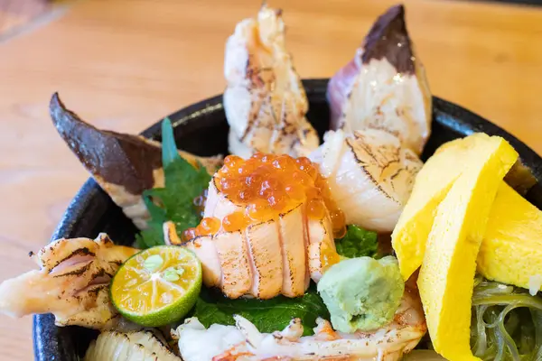 刺身生魚海鮮丼 刺身丼 どんぶり 日本料理 — ストック写真