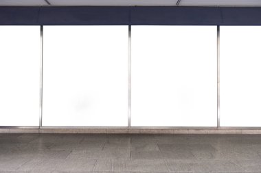 Büyük Pencere ve İsim Yeri olan Dükkan Dükkanı Önü