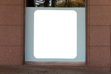 Büyük Pencere ve İsim Yeri olan Dükkan Dükkanı Önü