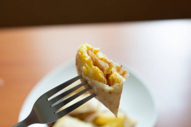 Tayvan usulü geleneksel omlet kahvaltısı.