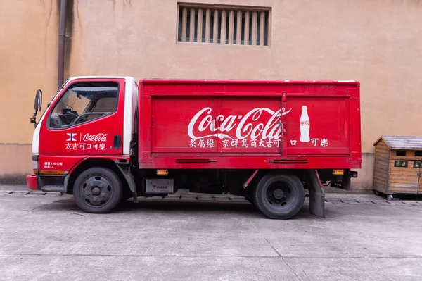 Taipeh Taiwan Dezember 2019 Riesiger Roter Coca Cola Truck Straßenrand — Stockfoto