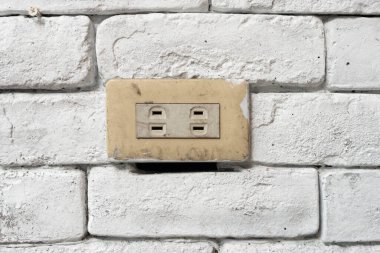 Duvardaki elektrik prizi