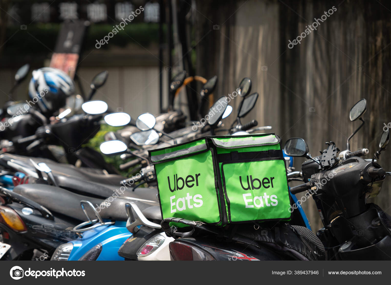 Taipei Taiwan April 2020 Uber Eats Box Motocycle Delivery Service — Stock  Editorial Photo © robbin0919@gmail.com #389437946