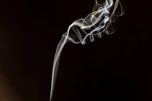 Abstrato Movimento Belo Fragmento Queimar Fumaça Branca Fundo Preto — Fotografia de Stock