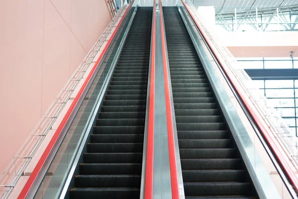 Escada Rolante Centro Comercial Subindo Descendo Escadas Escada Rolante Elétrica — Fotografia de Stock