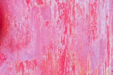 Paslı metal duvarın arka planı kırmızı renkte