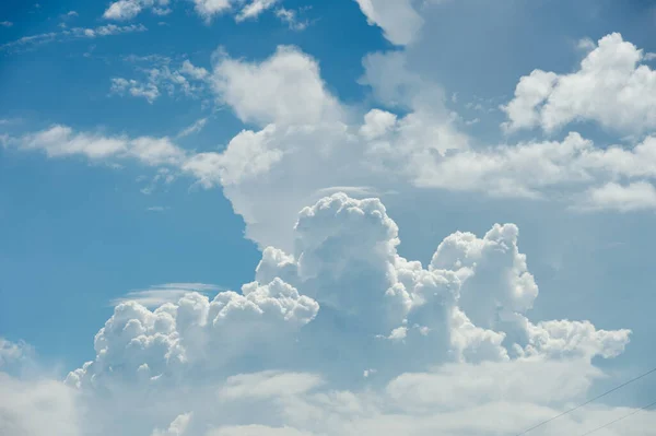 Wolkenformen Blauen Himmel Abstrakte Wolkenformen Mit Schönem Blauen Himmelshintergrund — Stockfoto