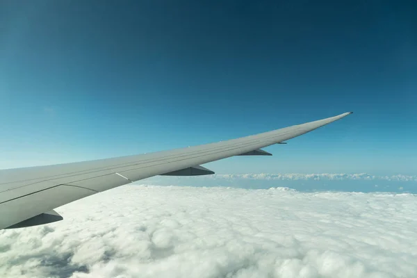 Aviones Volando Por Encima Las Nubes Vista Desde Ventana Avión —  Fotos de Stock