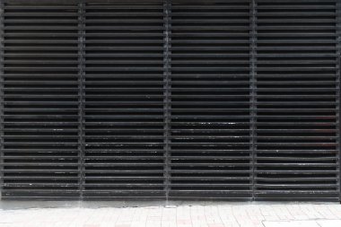 Çizgiler yüzeyi olan koyu arkaplan duvarı 