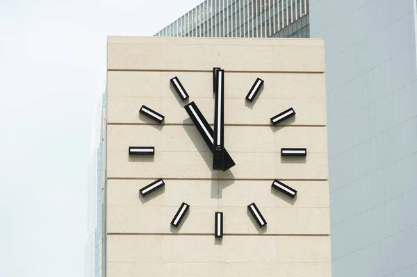 Rue Horloge Ville Heures Minutes Temps Bâtiment Moderne Sur Fond — Photo