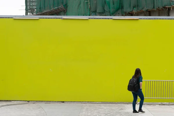 Ανοιχτό Πράσινο Κίτρινο Χρώμα Κτίριο Τοίχο Και Πίσω Όψη Της — Φωτογραφία Αρχείου