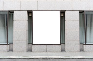 Büyük Pencere ve İsim Yeri olan Dükkan Dükkanı Önü