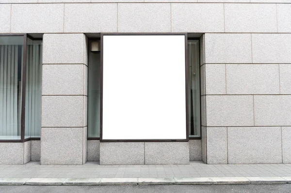 Büyük Pencere ve İsim Yeri olan Dükkan Dükkanı Önü