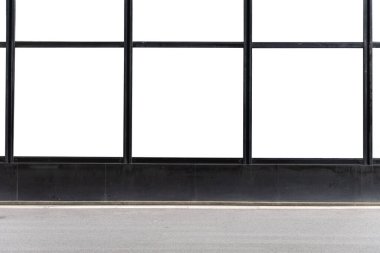 Büyük Pencere ve İsim Yeri olan Dükkan Dükkanı Önü