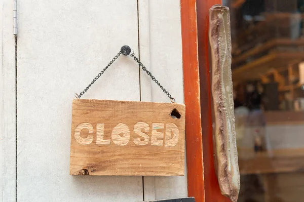 Tut Uns Leid Wir Sind Geschlossen Schild Hängen Außerhalb Eines — Stockfoto